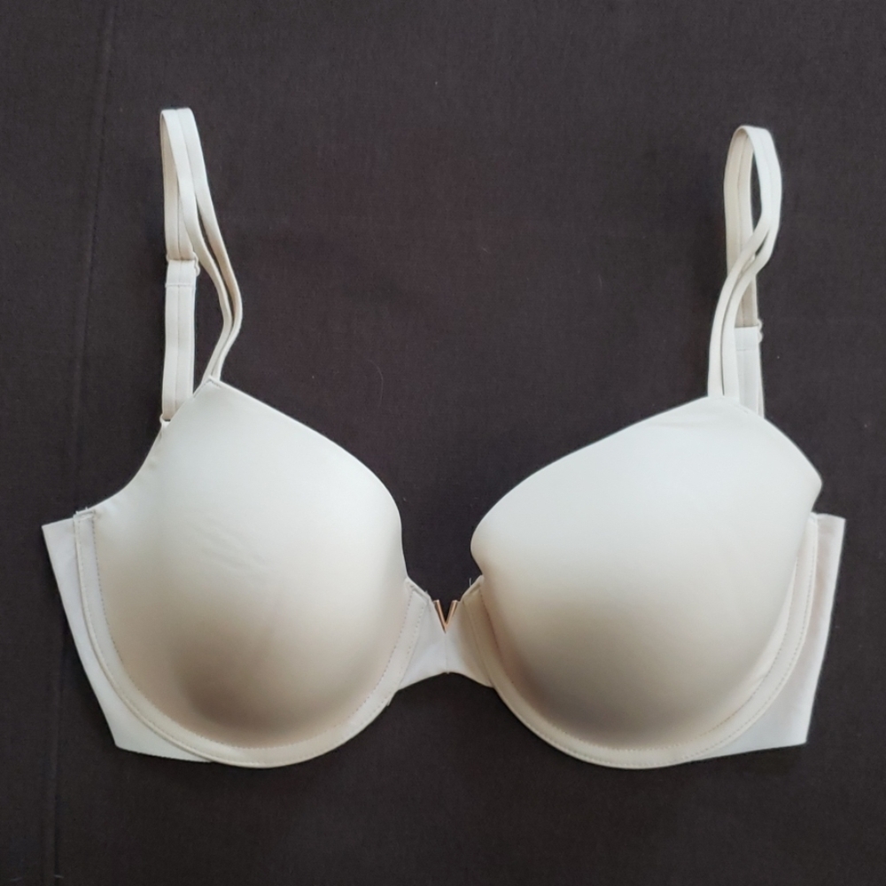 NWT Victoria's Secret 32DDD bra